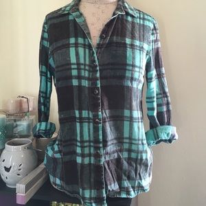 Lightweight American Eagle plaid shirt
